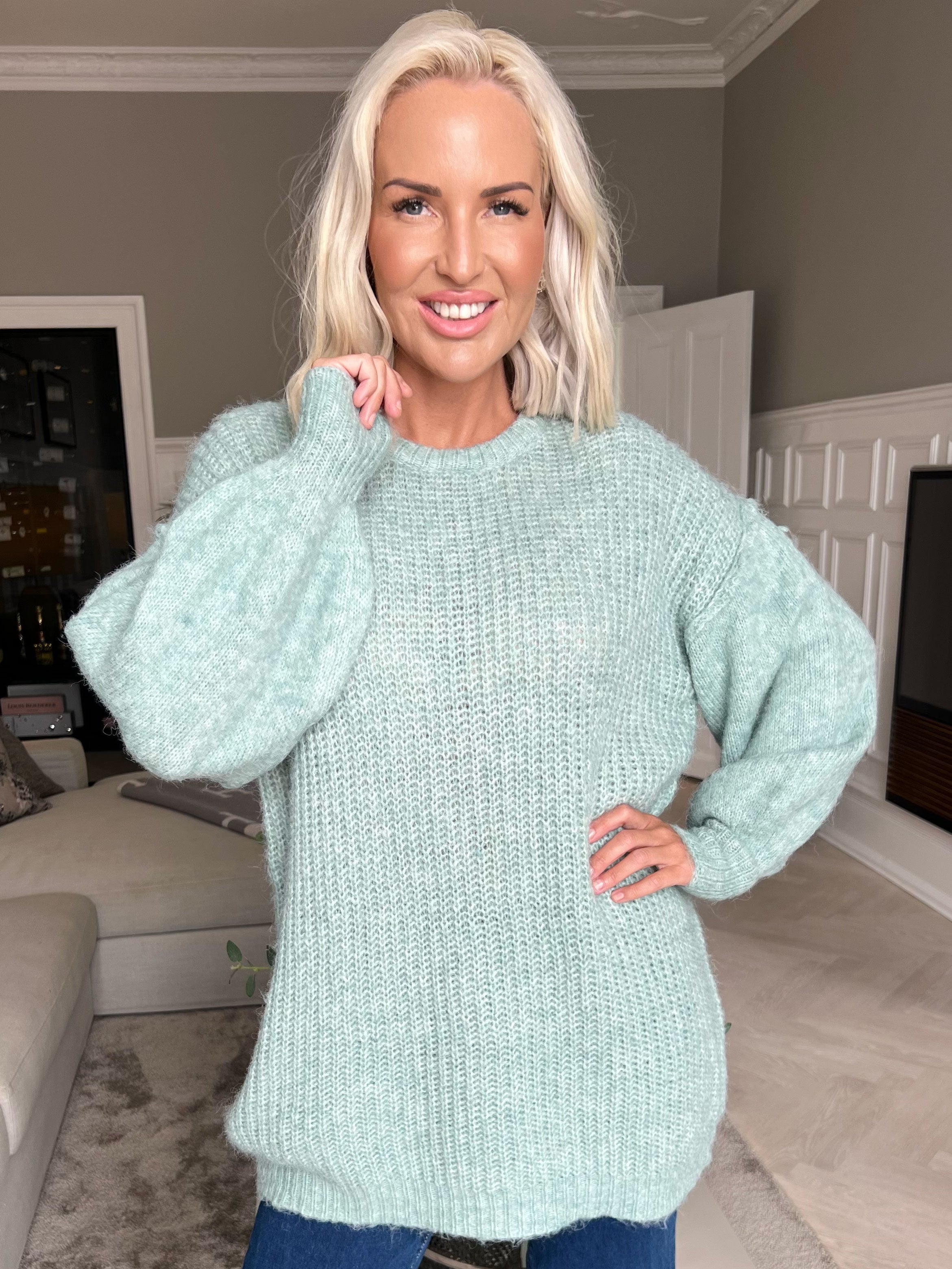 Leana - Lång mjuk stickad blus med ballongärmar